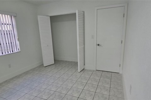 Villa ou maison à vendre à Miami, Floride: 3 chambres, 110.09 m2 № 1975985 - photo 17