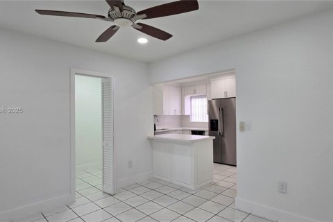 Villa ou maison à vendre à Miami, Floride: 3 chambres, 110.09 m2 № 1975985 - photo 8