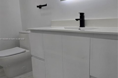 Villa ou maison à vendre à Miami, Floride: 3 chambres, 110.09 m2 № 1975985 - photo 15