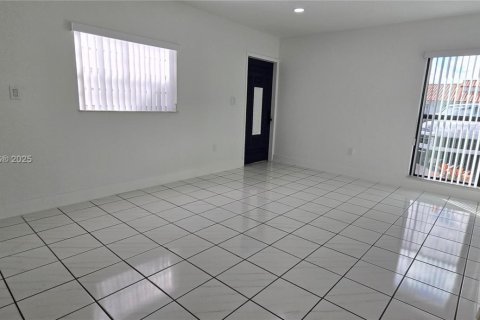 Villa ou maison à vendre à Miami, Floride: 3 chambres, 110.09 m2 № 1975985 - photo 11