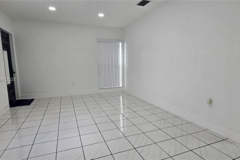 Villa ou maison à vendre à Miami, Floride: 3 chambres, 110.09 m2 № 1975985 - photo 25