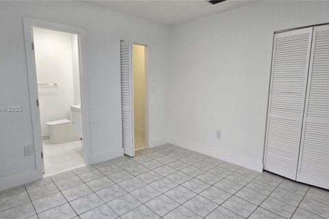 Villa ou maison à vendre à Miami, Floride: 3 chambres, 110.09 m2 № 1975985 - photo 19