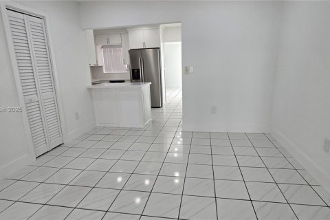 Villa ou maison à vendre à Miami, Floride: 3 chambres, 110.09 m2 № 1975985 - photo 7