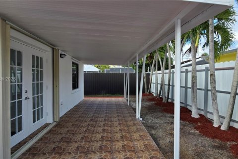 Villa ou maison à vendre à Miami, Floride: 3 chambres, 110.09 m2 № 1975985 - photo 29