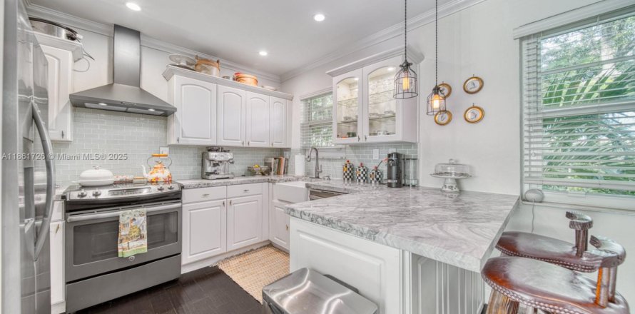 Condominio en Miami, Florida, 2 dormitorios  № 1993368