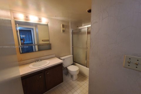 Condo in Hollywood, Florida, 1 bedroom  № 1830654 - photo 8