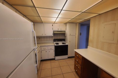 Condo in Hollywood, Florida, 1 bedroom  № 1830654 - photo 3