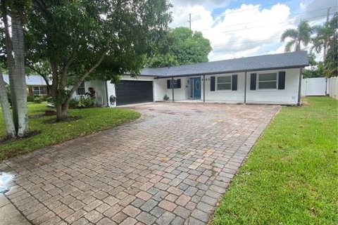 Casa en alquiler en Orlando, Florida, 3 dormitorios, 129.04 m2 № 1831137 - foto 1