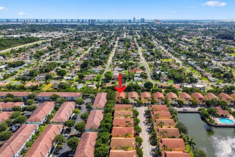 Touwnhouse à vendre à Riviera Beach, Floride: 2 chambres, 94.95 m2 № 2407983 - photo 2