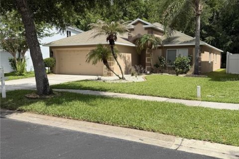 Villa ou maison à vendre à Land O' Lakes, Floride: 4 chambres, 182.27 m2 № 2150001 - photo 2