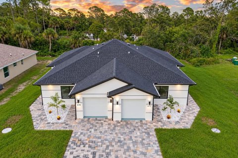 Appartement à Port Charlotte, Floride 3 chambres, 229.28 m2 № 2405107
