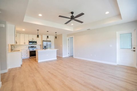 Appartement à louer à Port Charlotte, Floride: 3 chambres, 229.28 m2 № 2405107 - photo 4