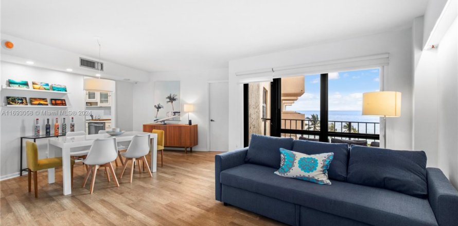 Condo in Lauderdale-by-the-Sea, Florida, 1 bedroom № 1698495