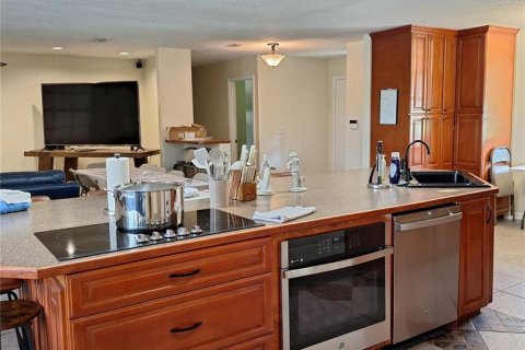 House in Clermont, Florida 3 bedrooms, 163.04 sq.m. № 1769665 - photo 3