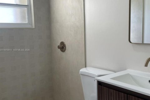 House in Miami, Florida 4 bedrooms, 138.05 sq.m. № 2040239 - photo 6