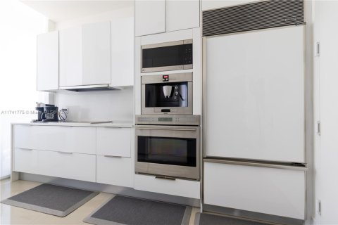 Condo in Sunny Isles Beach, Florida, 2 bedrooms  № 1691283 - photo 7