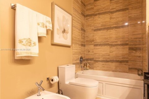 Condo in Sunny Isles Beach, Florida, 2 bedrooms  № 1691283 - photo 19
