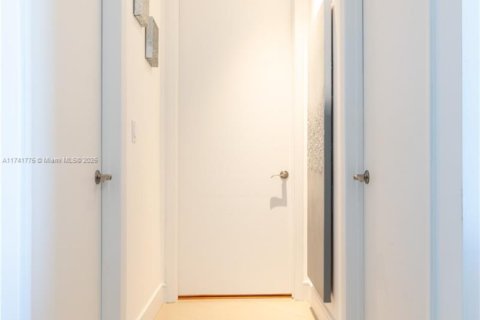 Condo in Sunny Isles Beach, Florida, 2 bedrooms  № 1691283 - photo 11