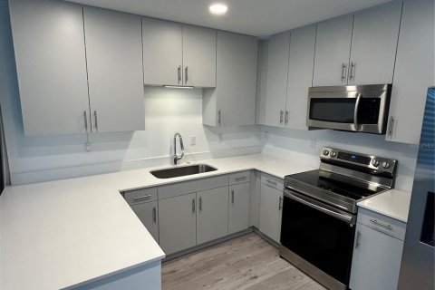 Condominio en alquiler en Sarasota, Florida, 2 dormitorios, 79.71 m2 № 1769842 - foto 3