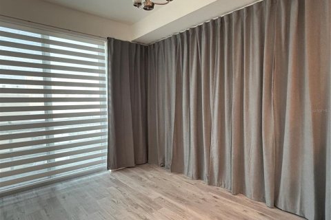 Condominio en alquiler en Sarasota, Florida, 2 dormitorios, 79.71 m2 № 1769842 - foto 4