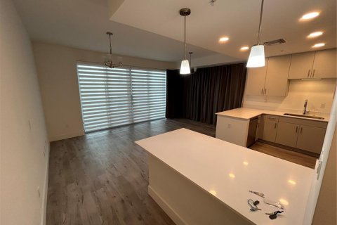 Condominio en alquiler en Sarasota, Florida, 2 dormitorios, 79.71 m2 № 1769842 - foto 2