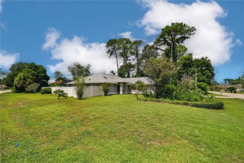 House in Palm Coast, Florida 3 bedrooms, 155.24 sq.m. № 1757777 - photo 6