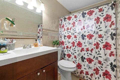 House in Hialeah, Florida 2 bedrooms № 1951227 - photo 11