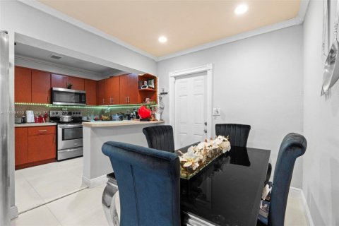 House in Hialeah, Florida 2 bedrooms № 1951227 - photo 3
