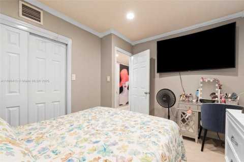 House in Hialeah, Florida 2 bedrooms № 1951227 - photo 13