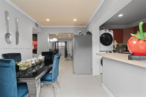House in Hialeah, Florida 2 bedrooms № 1951227 - photo 2