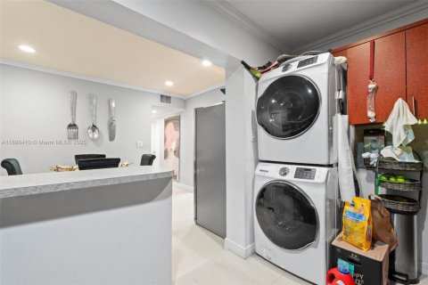 House in Hialeah, Florida 2 bedrooms № 1951227 - photo 6