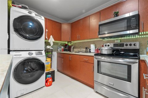 House in Hialeah, Florida 2 bedrooms № 1951227 - photo 5