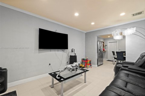 House in Hialeah, Florida 2 bedrooms № 1951227 - photo 8