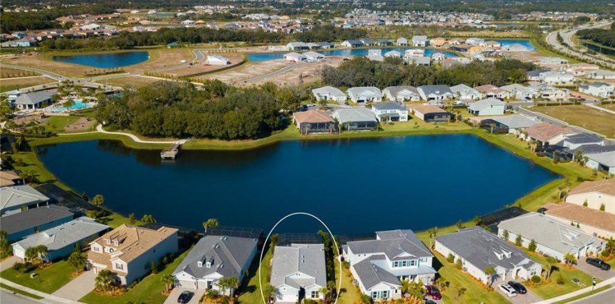 House in Bradenton, Florida 3 bedrooms, 187.11 sq.m. № 2202662