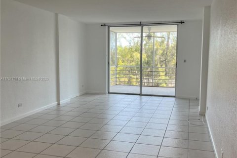 Condo in North Miami Beach, Florida, 1 bedroom № 1959295 - photo 21