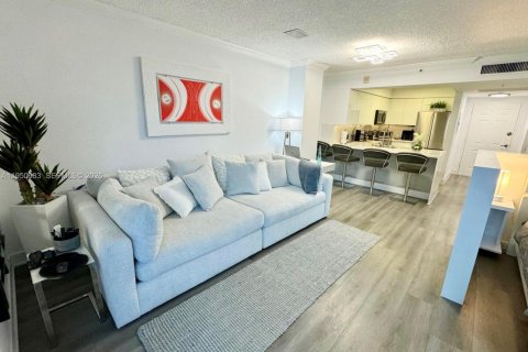 Condo in Hollywood, Florida  № 2062148 - photo 13