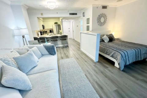 Condo in Hollywood, Florida  № 2062148 - photo 24