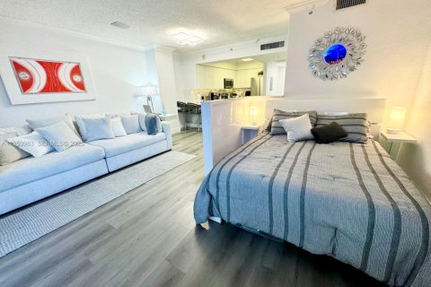 Condo in Hollywood, Florida  № 2062148 - photo 4