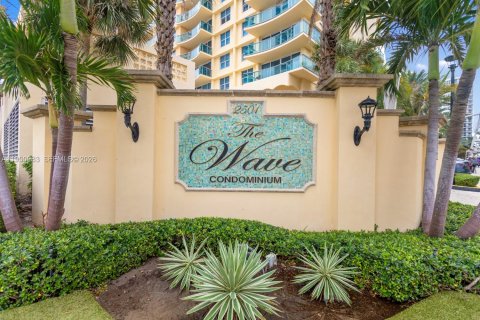 Condo in Hollywood, Florida  № 2062148 - photo 26