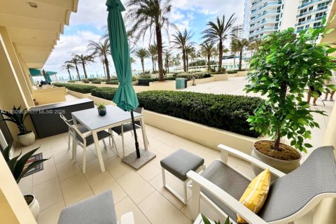 Studio in the Condo in Hollywood, Florida  № 2062148