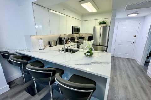 Condo in Hollywood, Florida  № 2062148 - photo 19