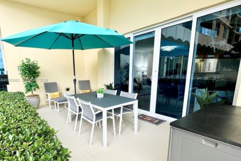 Condo in Hollywood, Florida  № 2062148 - photo 15