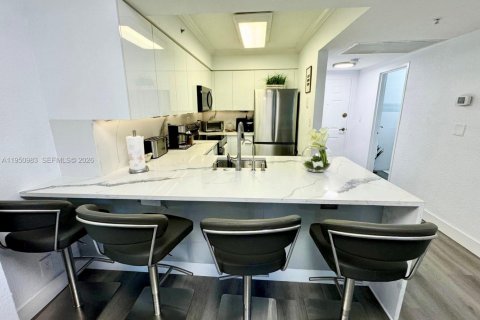 Condo in Hollywood, Florida  № 2062148 - photo 8