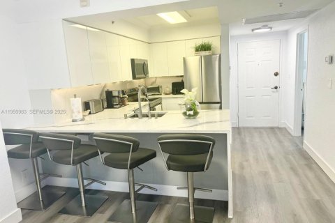 Condo in Hollywood, Florida  № 2062148 - photo 3