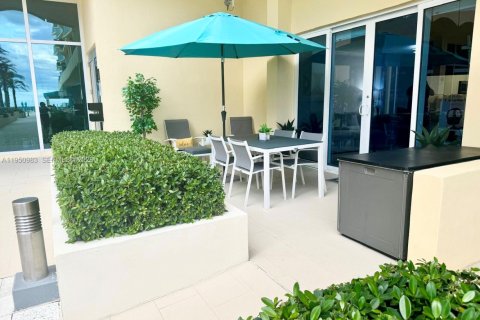 Condo in Hollywood, Florida  № 2062148 - photo 7