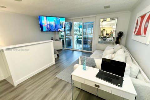 Condo in Hollywood, Florida  № 2062148 - photo 14