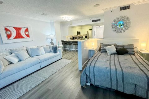 Condo in Hollywood, Florida  № 2062148 - photo 23