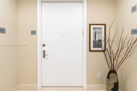 Copropriété à louer à Sunny Isles Beach, Floride: 3 chambres, 182.27 m2 № 1950608 - photo 2