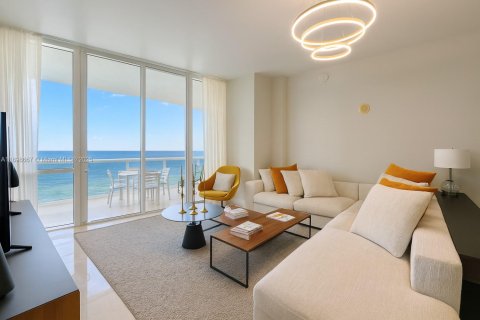 Copropriété à louer à Sunny Isles Beach, Floride: 3 chambres, 182.27 m2 № 1950608 - photo 1