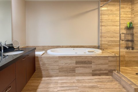 Copropriété à louer à Sunny Isles Beach, Floride: 3 chambres, 182.27 m2 № 1950608 - photo 12